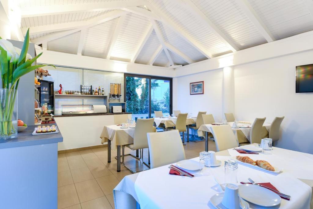 Bed & Breakfast Pino Podstrana Esterno foto