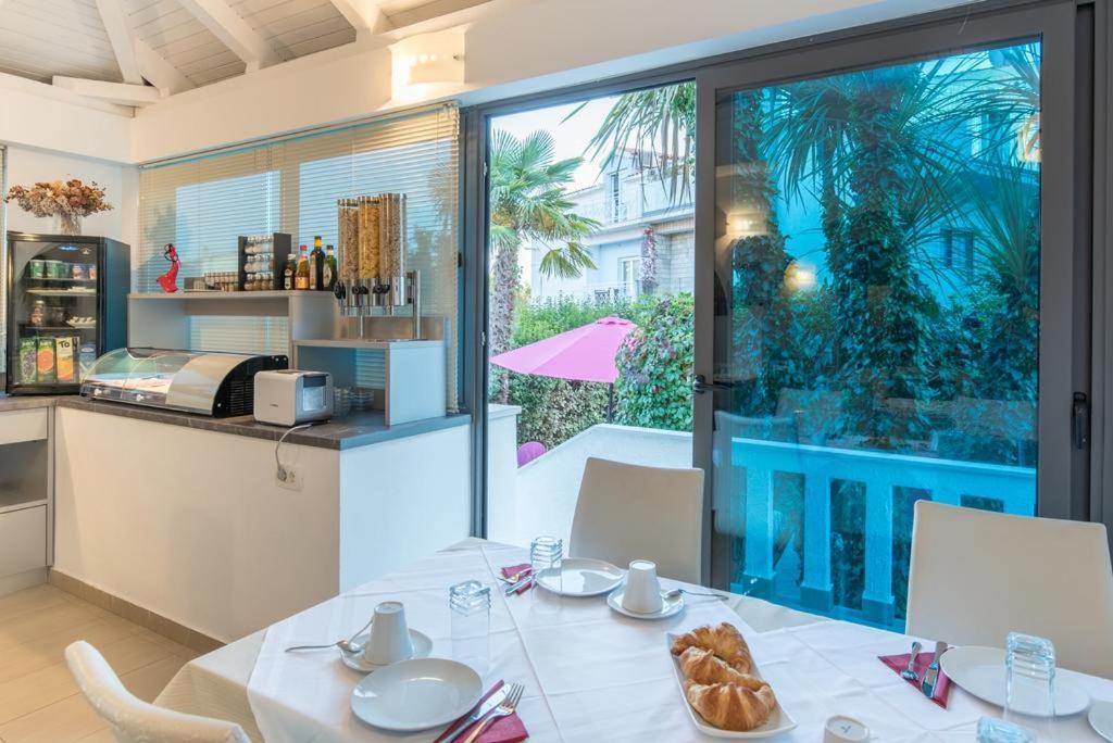 Bed & Breakfast Pino Podstrana Esterno foto