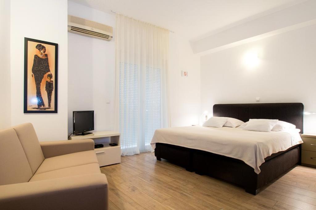 Bed & Breakfast Pino Podstrana Esterno foto
